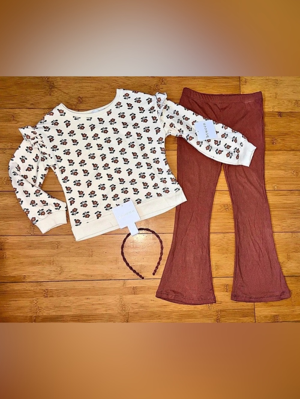 NWT Girl’s Size 5 Outfit - Crewneck Flower Print Top & Ribbed Flare Pants Set